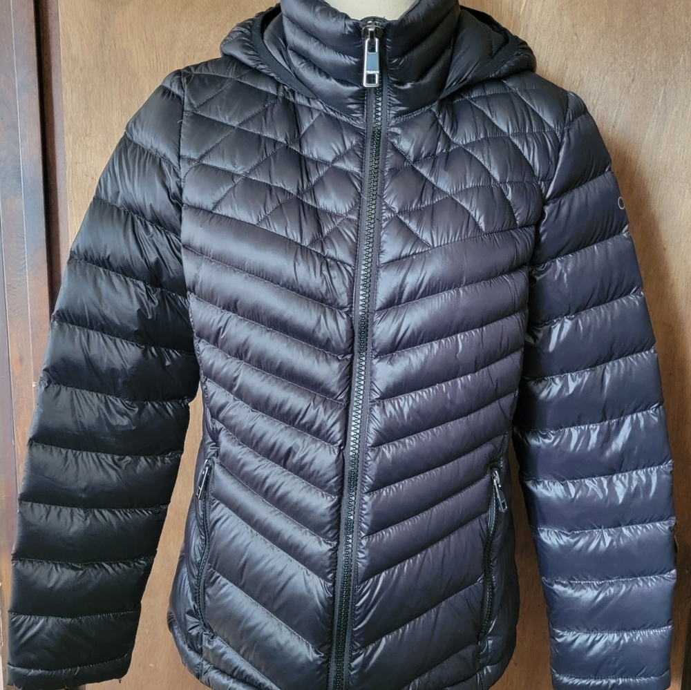 Calvin Klein Premium Down Blend Puffer Jacket, packable Size Medium